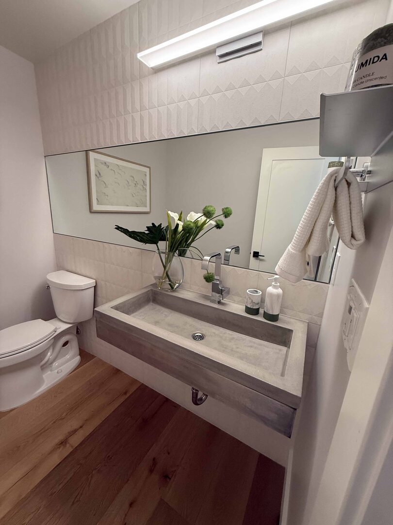 Bathroom cleaning service Silicon Valley — toilet and sink disinfected