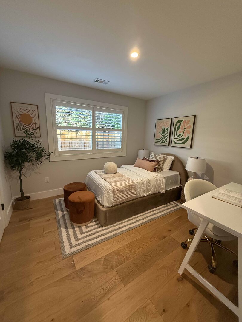 Professional bedroom cleaning Santa Clara CA — dusting and vacuuming