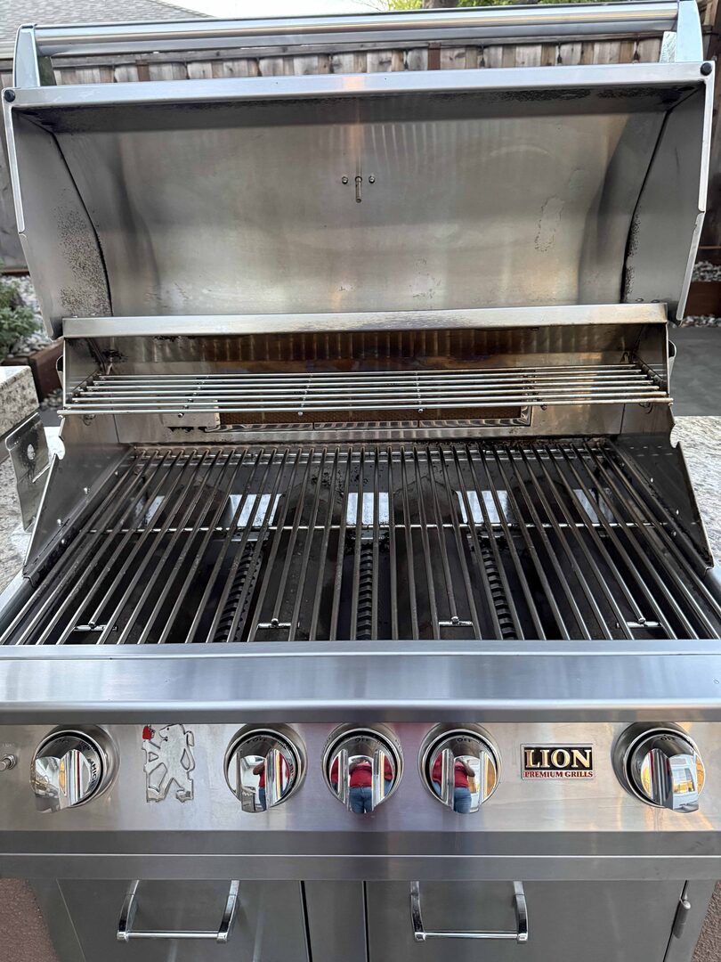 Outdoor grill after professional cleaning by M&P ProClean Silicon Valley