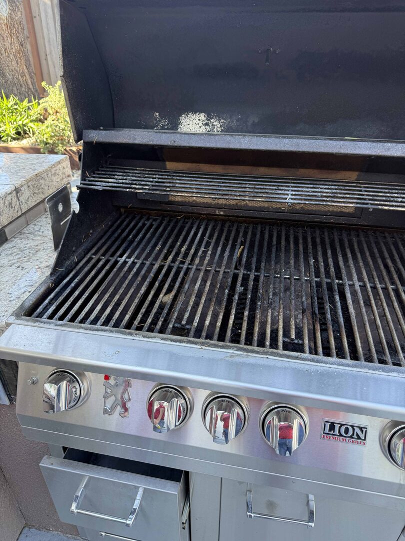 Dirty outdoor grill before professional cleaning Santa Clara CA