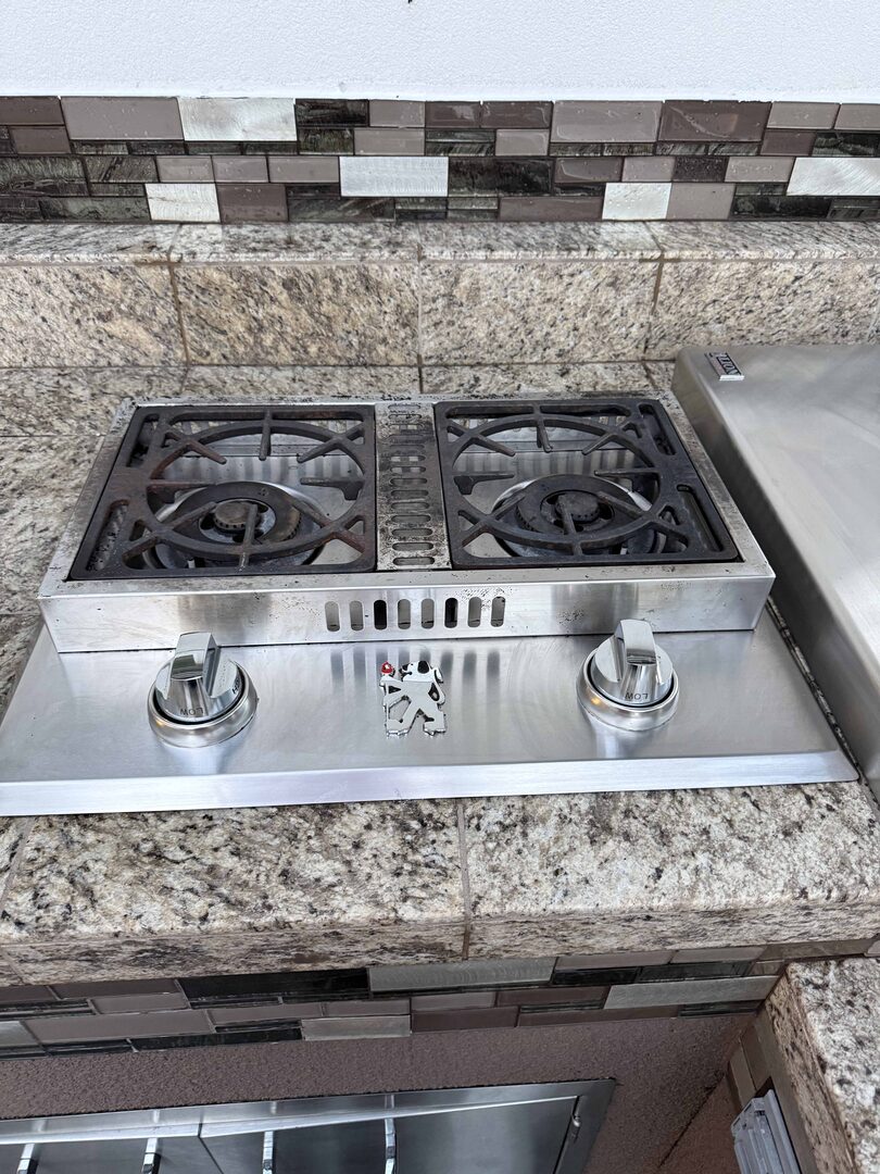 Stovetop after professional deep cleaning by M&P ProClean Santa Clara